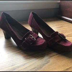 Aerosoles heel rest burgandy shoes.  8.5